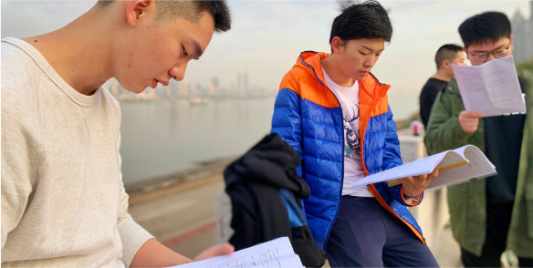 户外晨跑晨读活动