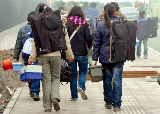 奔波在艺考路上的学子