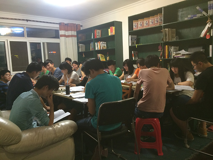 奋战艺考的高三学子