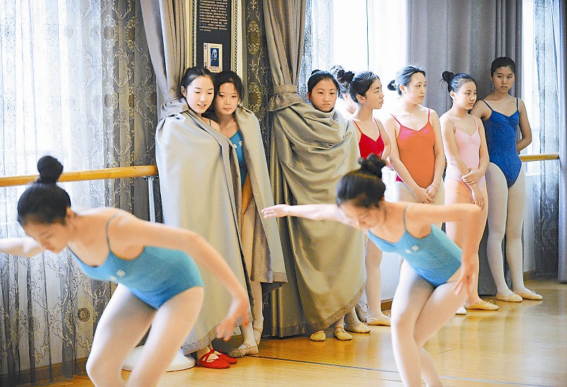 十堰考生在武汉体育舞蹈学院训练