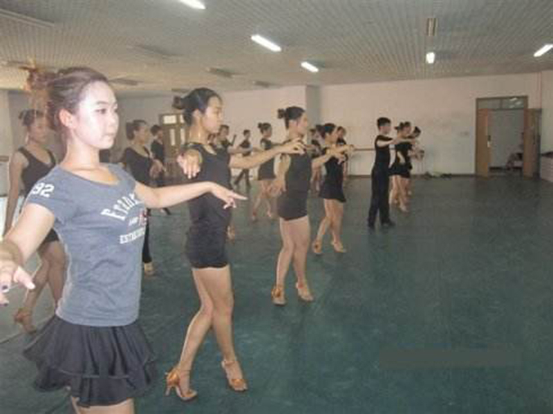 体育舞蹈培训学校集训