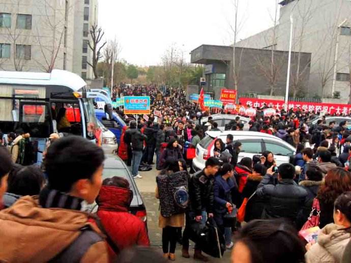 湖北美术学院校考人山人海