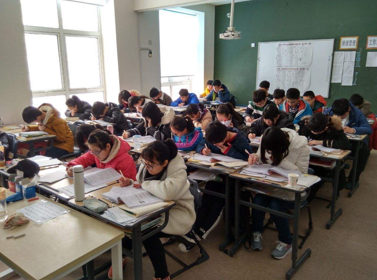 美术生在上文化课