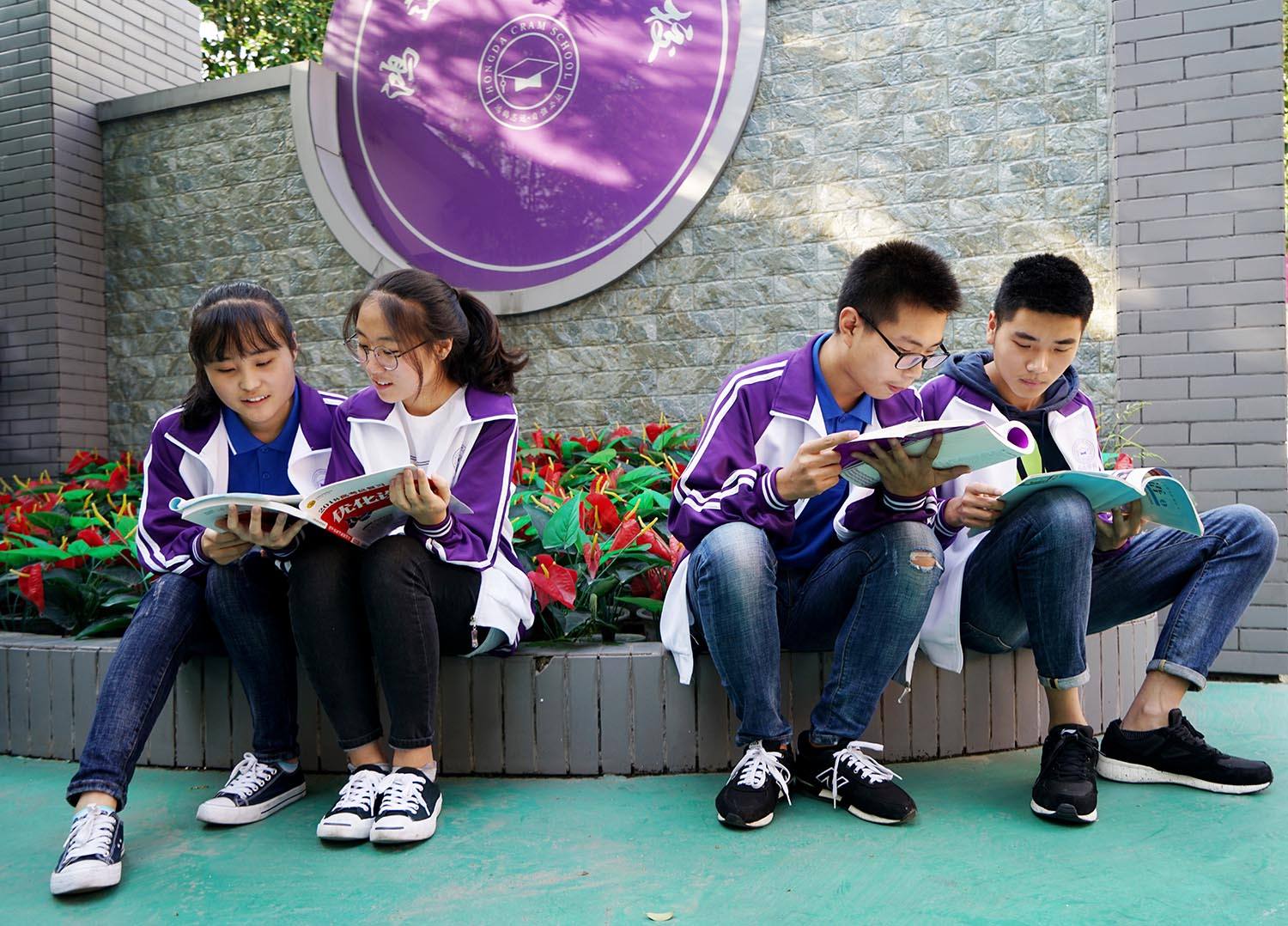 艺术生们在讨论数学题