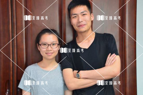 艺术生与教师合影