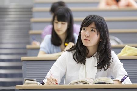 艺考生背记单词 掌握技巧提升效率