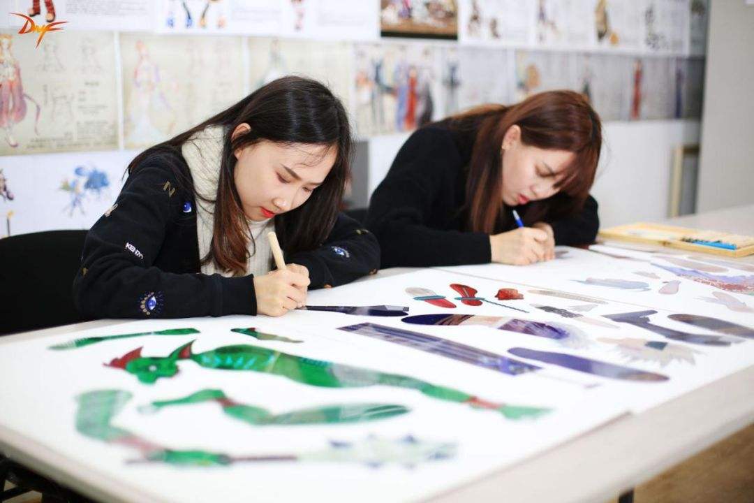 图为鲁迅美术学院艺术系学生