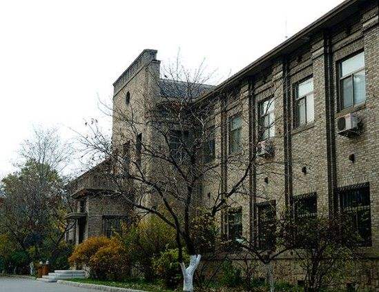 图为鲁迅美术学院一角