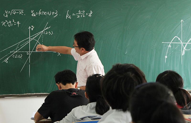 武汉艺考生在上数学课