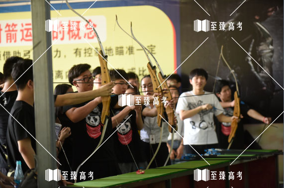 艺考后组织春游 射击比赛