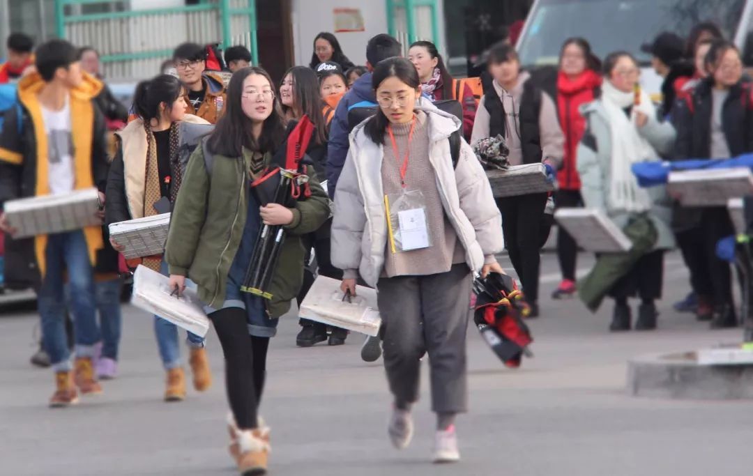 美术生参加校考