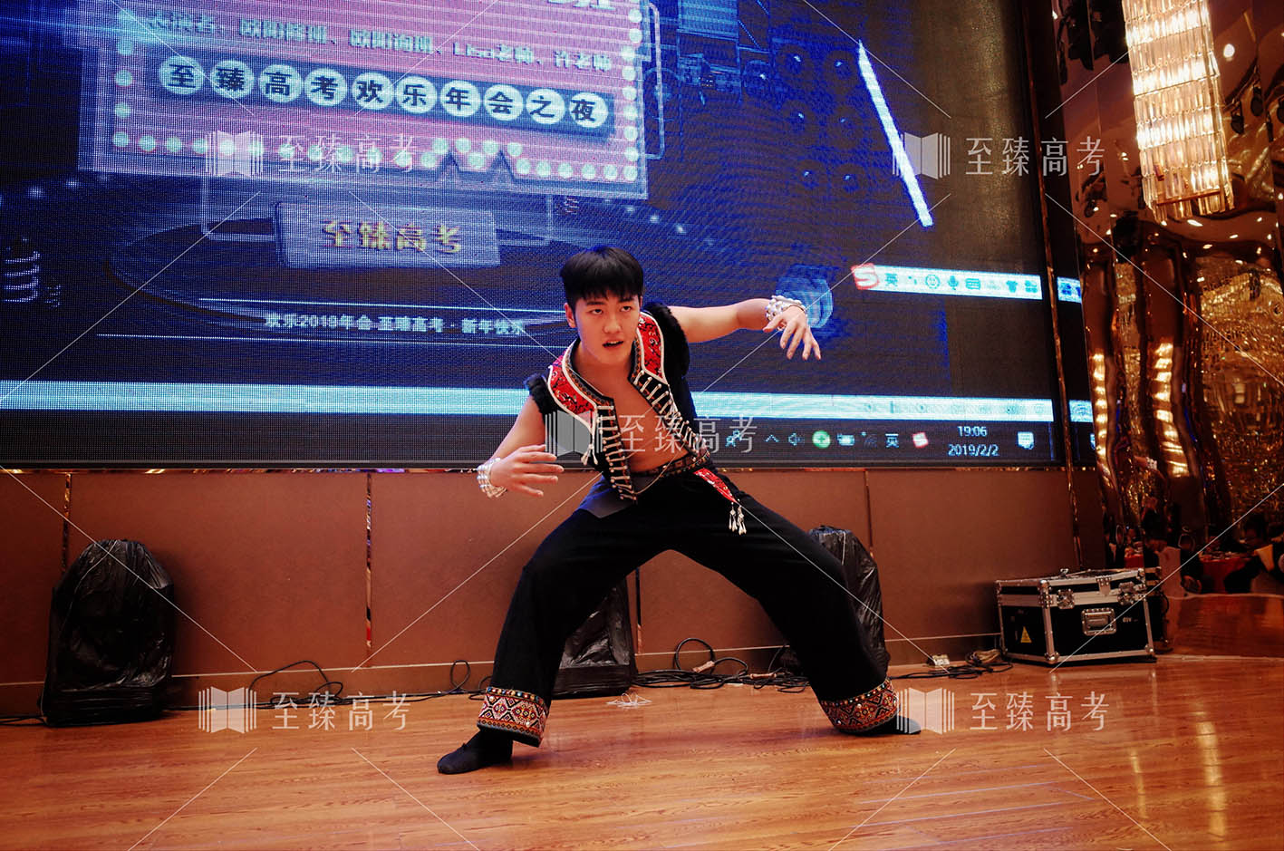 舞蹈生在进行表演