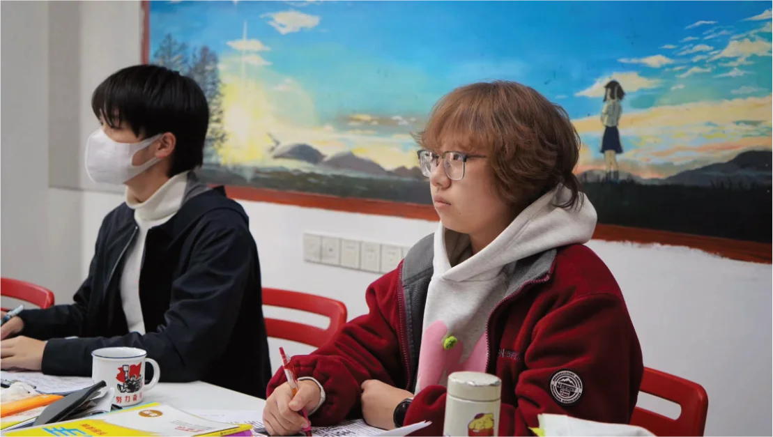 至臻高考学员上课专注