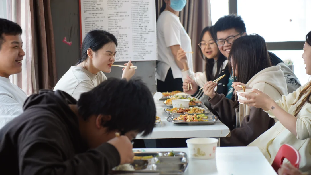 至臻高考学员午餐