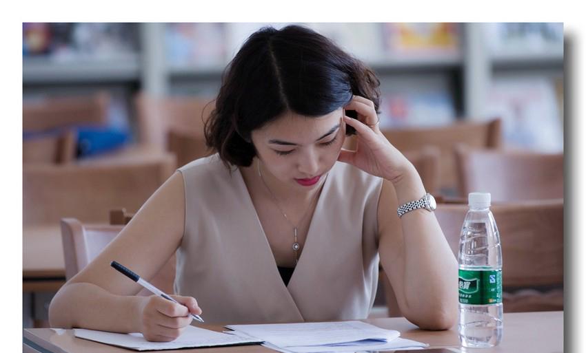 艺术考生在测试文化