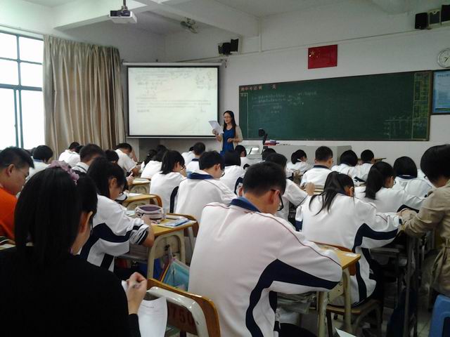 交大附中考生在上英语