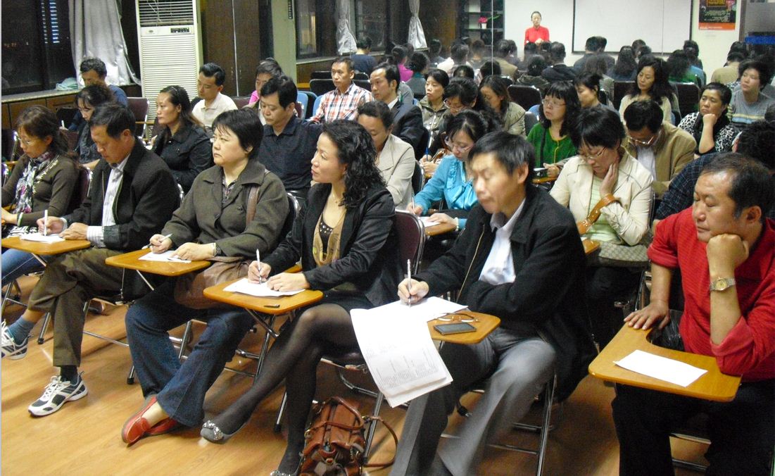 传媒生家长参加高考政策讲解会