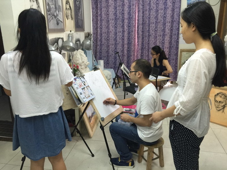 美术生学习周期较传媒生更长