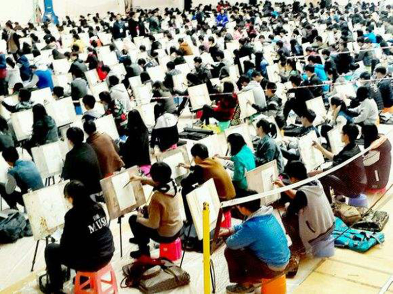 美术模拟联考现场