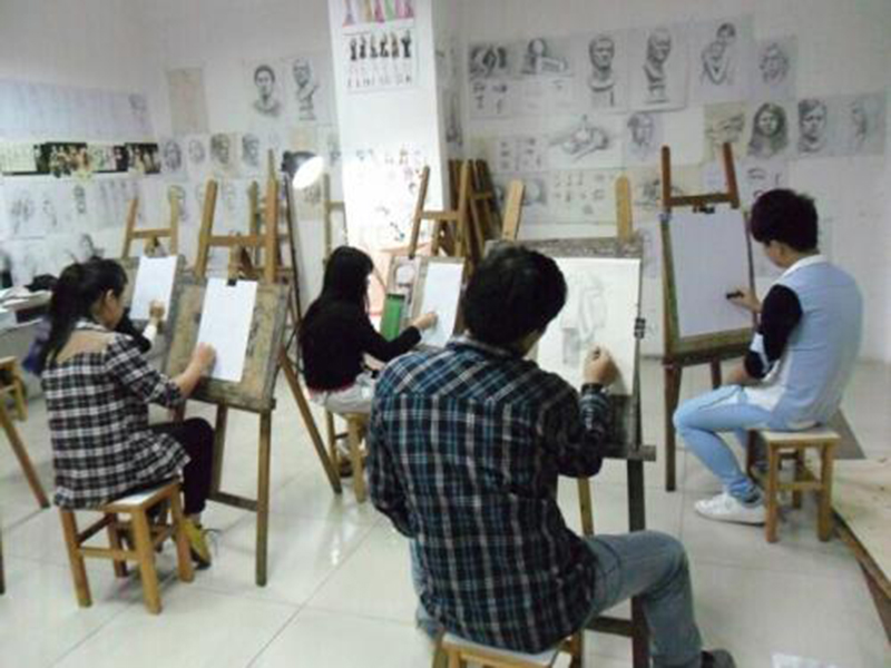 美术生为联考做最后冲刺