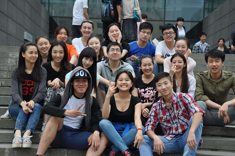 充满朝气的艺术生们