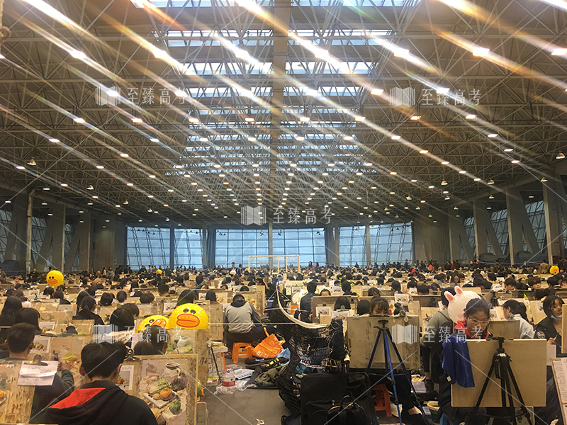 艺术生在紧张进行小联考考试