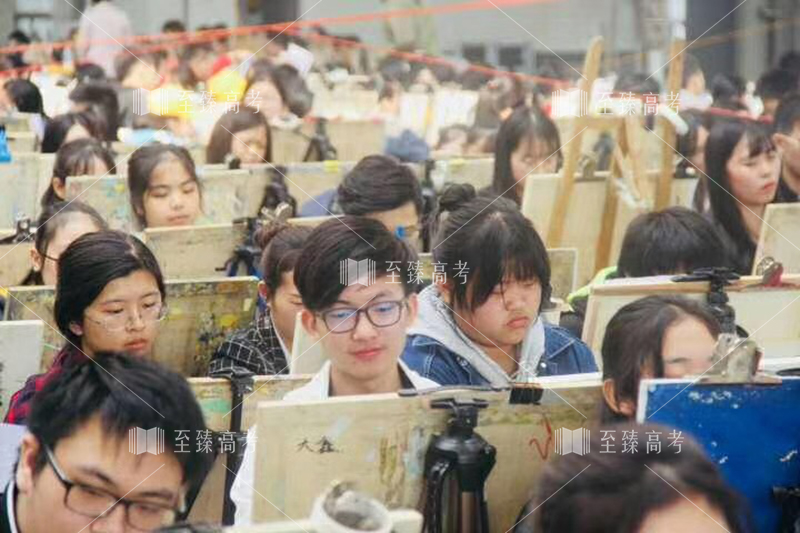 艺考美术生在进行美术联考