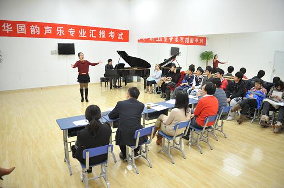 音乐专业艺考生正在进行校考