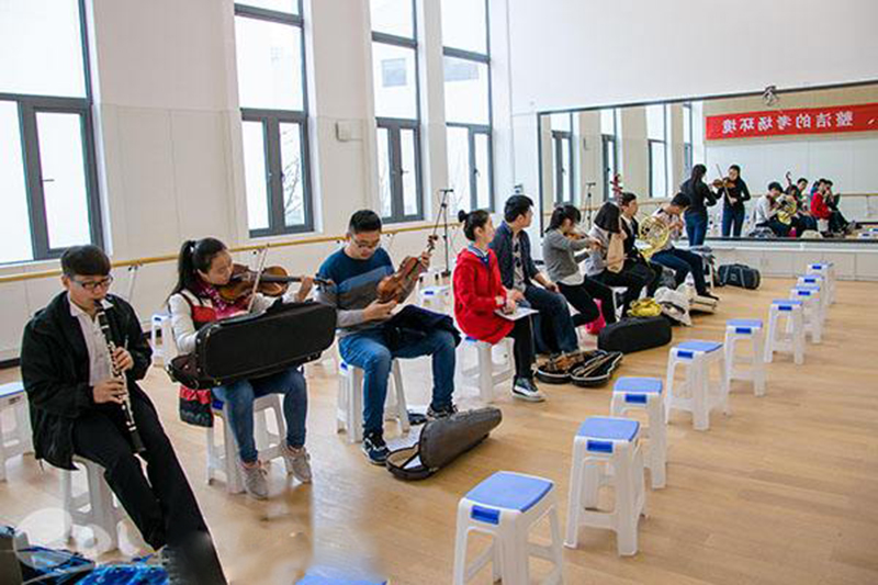 音乐学院校考5000名考生展示才艺