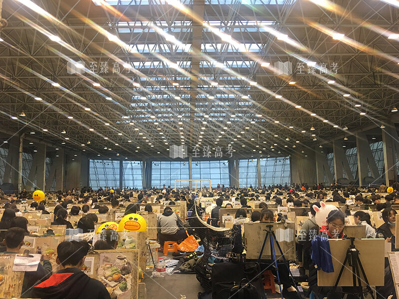 艺术生在紧张进行小联考考试