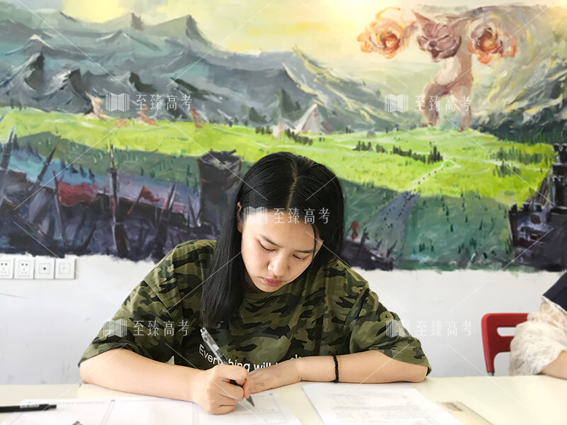 美术生正在上英语课