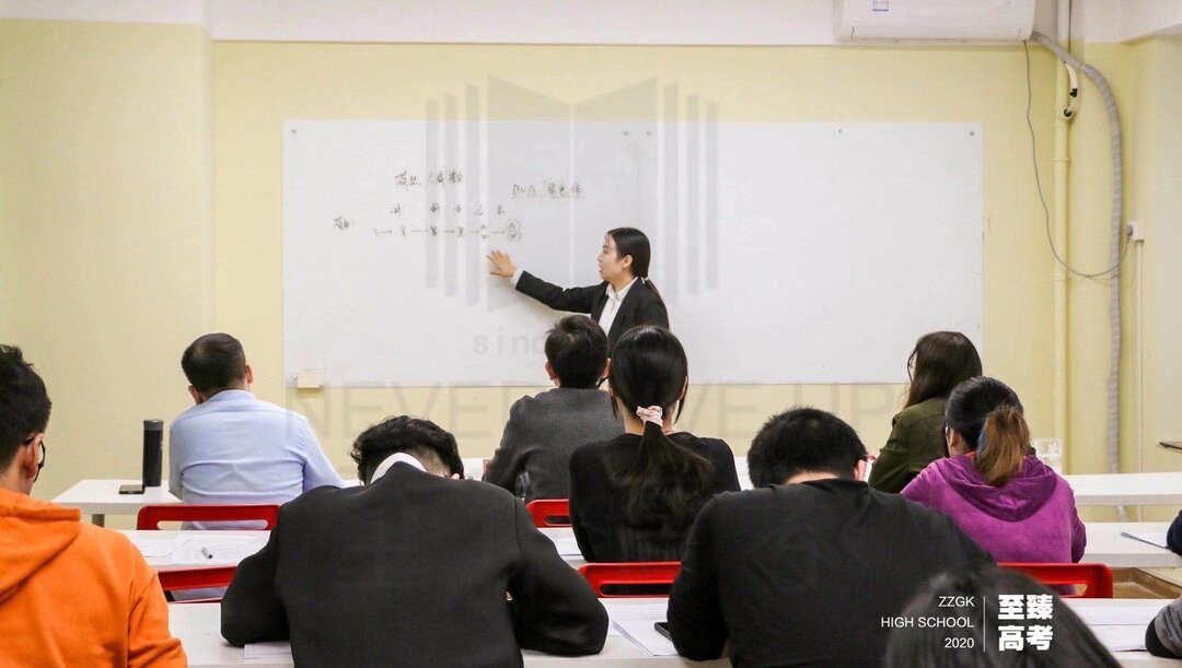 武汉艺考生冲刺高考文化课