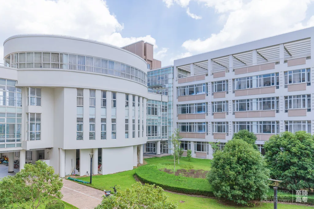 湖北舞蹈生专业课在哪学：云南民族大学舞蹈专业好吗