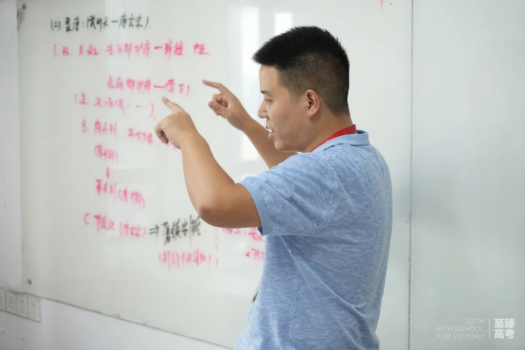 传媒艺考生专业培训哪里好:南京传媒学院要多少分