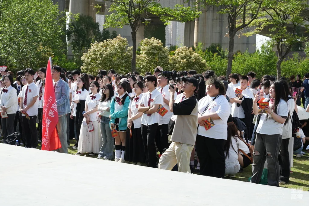 湖北舞蹈艺术生可以填报哪些大学：新疆艺术学院舞蹈系每年招多少人