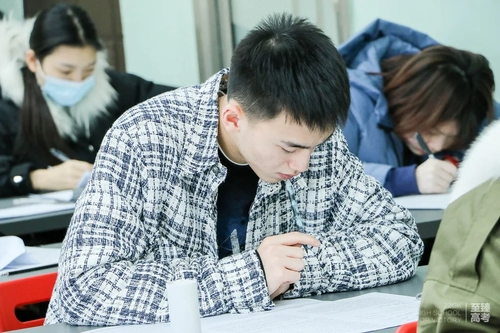 新高考艺考生文化课怎么学:高考集训班管用吗