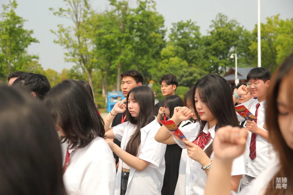 播音主持艺术生培训机构哪家好：全国传媒大学排名及分数线