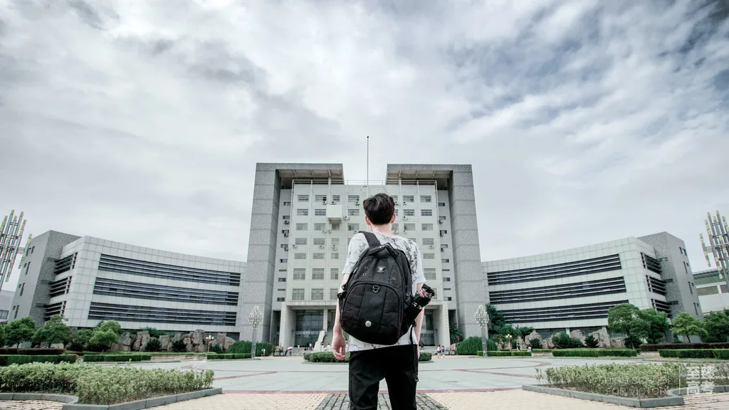 艺考培训文化课怎么学:武汉艺考生文化课有专门的网校吗