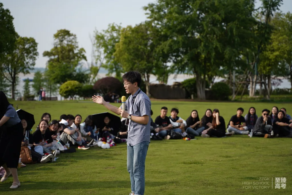 武汉艺考文化课一般在哪里学：至臻高考艺考生文化课培训学校