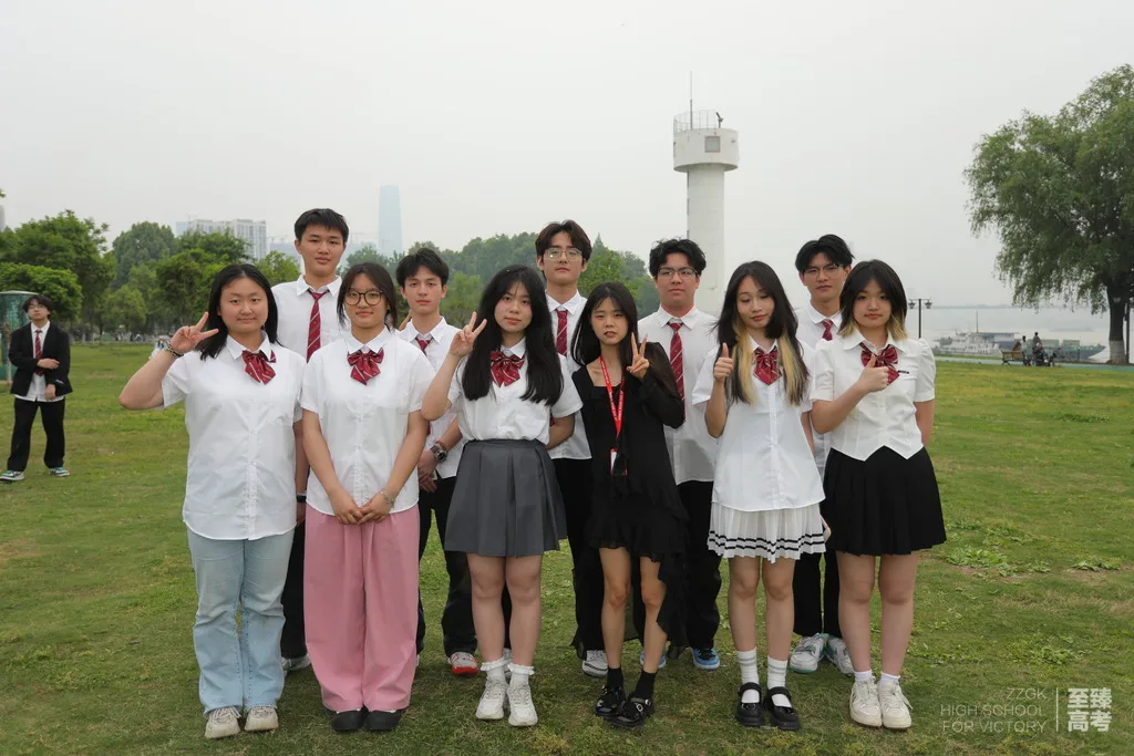 武汉播音主持课程哪里好:重庆大学播音专业好考吗