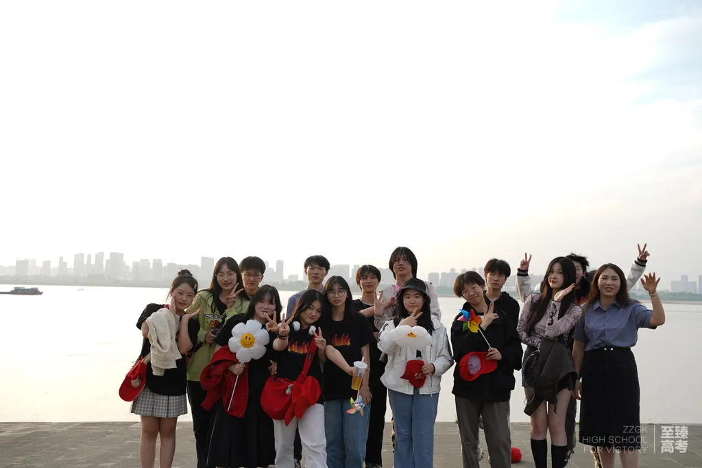 艺考生传媒培训班价格：武汉传媒学院全国排名