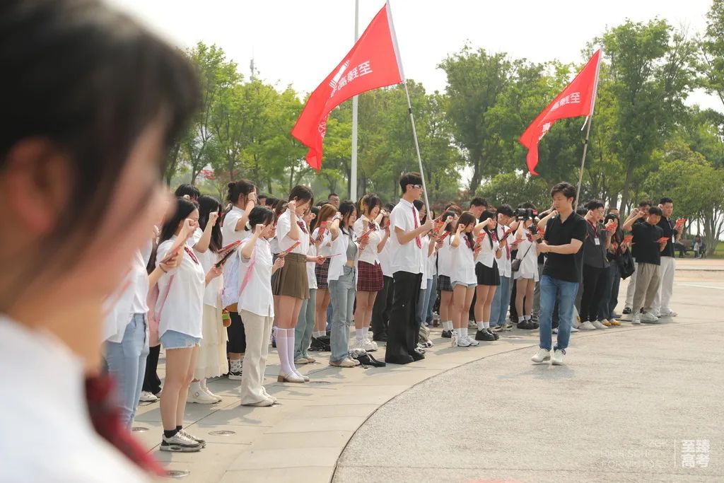 艺考路坎坷，我们一路迎着阳光