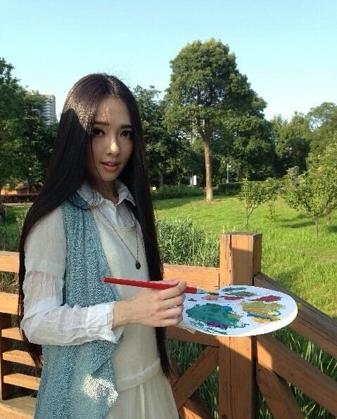 艺术系大学生